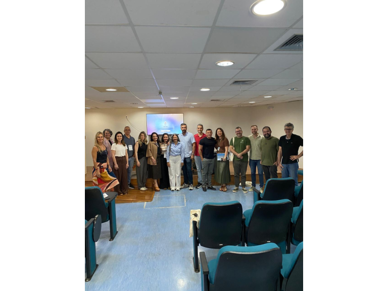 Fórum de Coordenadores de PPG do Centro-Oeste, Área 41, 2026.  Participação de Coordenadores/as de PPG do CO; da Magnífica Reitora da UnB, Profa. Dra. Rozana R. Naves; da Direção do IL e dos Representantes da Área na CAPES: Prof. Dr. José S. Magalhães e Profa. Dra. Solange Fiuza. 27 a 29 de maio de 2026, Auditório do Instituto de Letras.