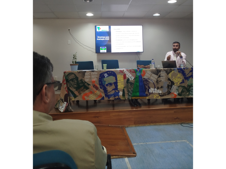 Fórum de Coordenadores de PPG do Centro-Oeste, Área 41, 2026.  Participação de Coordenadores/as de PPG do CO; da Magnífica Reitora da UnB, Profa. Dra. Rozana R. Naves; da Direção do IL e dos Representantes da Área na CAPES: Prof. Dr. José S. Magalhães e Profa. Dra. Solange Fiuza. 27 a 29 de maio de 2026, Auditório do Instituto de Letras.