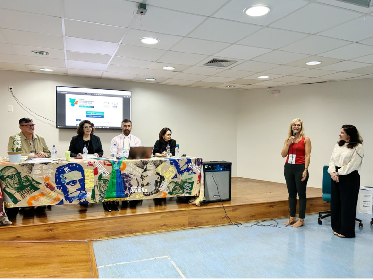 Fórum de Coordenadores de PPG do Centro-Oeste, Área 41, 2026.  Participação de Coordenadores/as de PPG do CO; da Magnífica Reitora da UnB, Profa. Dra. Rozana R. Naves; da Direção do IL e dos Representantes da Área na CAPES: Prof. Dr. José S. Magalhães e Profa. Dra. Solange Fiuza. 27 a 29 de maio de 2026, Auditório do Instituto de Letras.