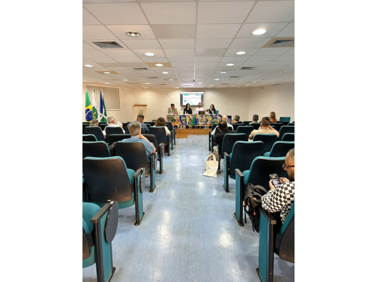 Fórum de Coordenadores de PPG do Centro-Oeste, Área 41, 2026.  Participação de Coordenadores/as de PPG do CO; da Magnífica Reitora da UnB, Profa. Dra. Rozana R. Naves; da Direção do IL e dos Representantes da Área na CAPES: Prof. Dr. José S. Magalhães e Profa. Dra. Solange Fiuza. 27 a 29 de maio de 2026, Auditório do Instituto de Letras.